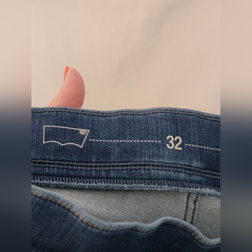 NWT Levi's Perfectly Slimming Straight Leg Pull On Jeans Size 14M/32 - Picture 9 of 11
